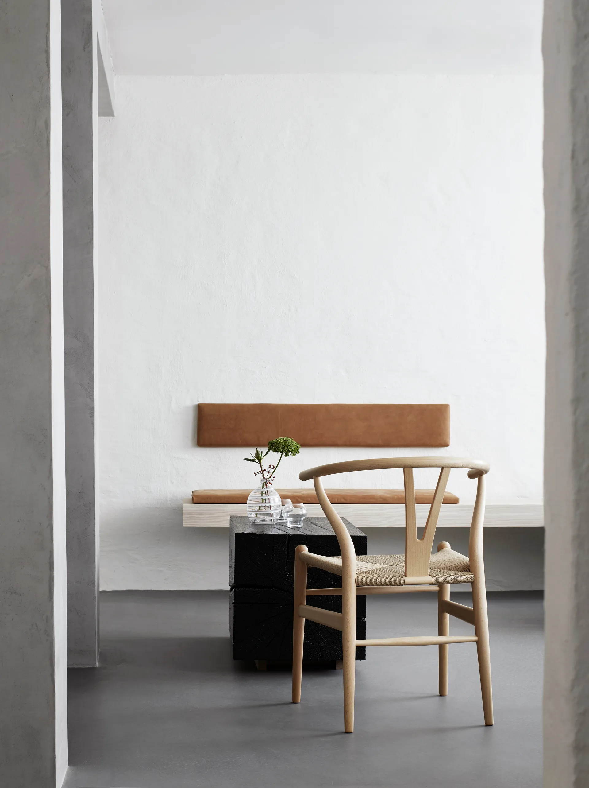 CH24 Y-stol, Såpad ask-svart Carl Hansen & Søn