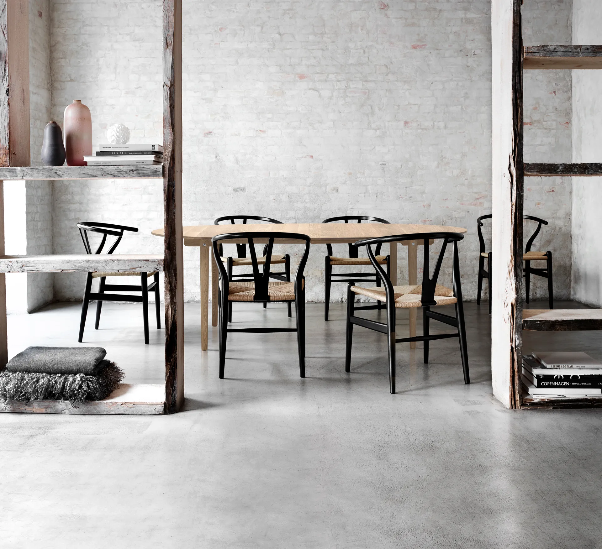 CH24 Y-stol, Svartlackad ek-naturflätad sits Carl Hansen & Søn