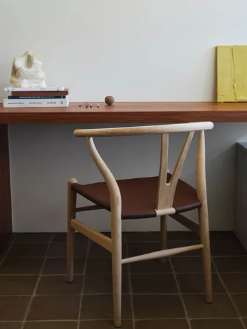 CH24P Y-stol - Läder Loke 7060-såpad ek - Carl Hansen & Søn