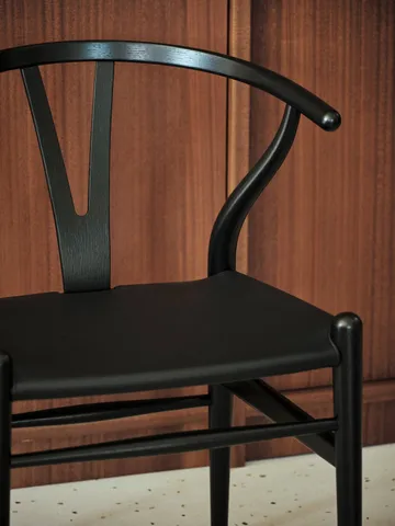 CH24P Y-stol - Läder Thor 301-svartlackerad ek - Carl Hansen & Søn
