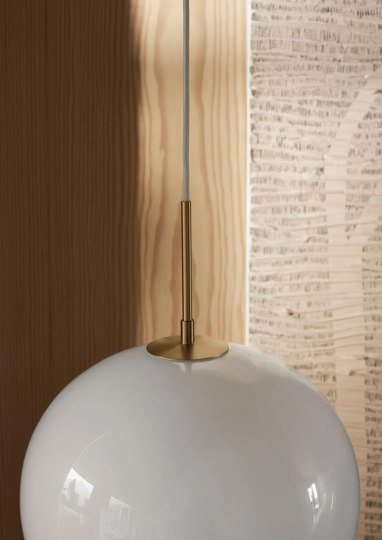  MT221 Tulip-lampan, Opalglas-mässing, Ø36 cm Carl Hansen & Søn