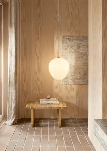 MT221 Tulip-lampan - Opalglas-mässing, Ø36 cm - Carl Hansen & Søn