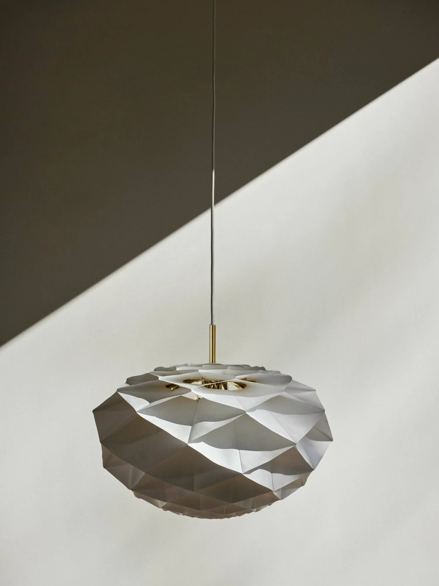 OS111 Begonya pendel, White-brass, Ø50 cm Carl Hansen & Søn