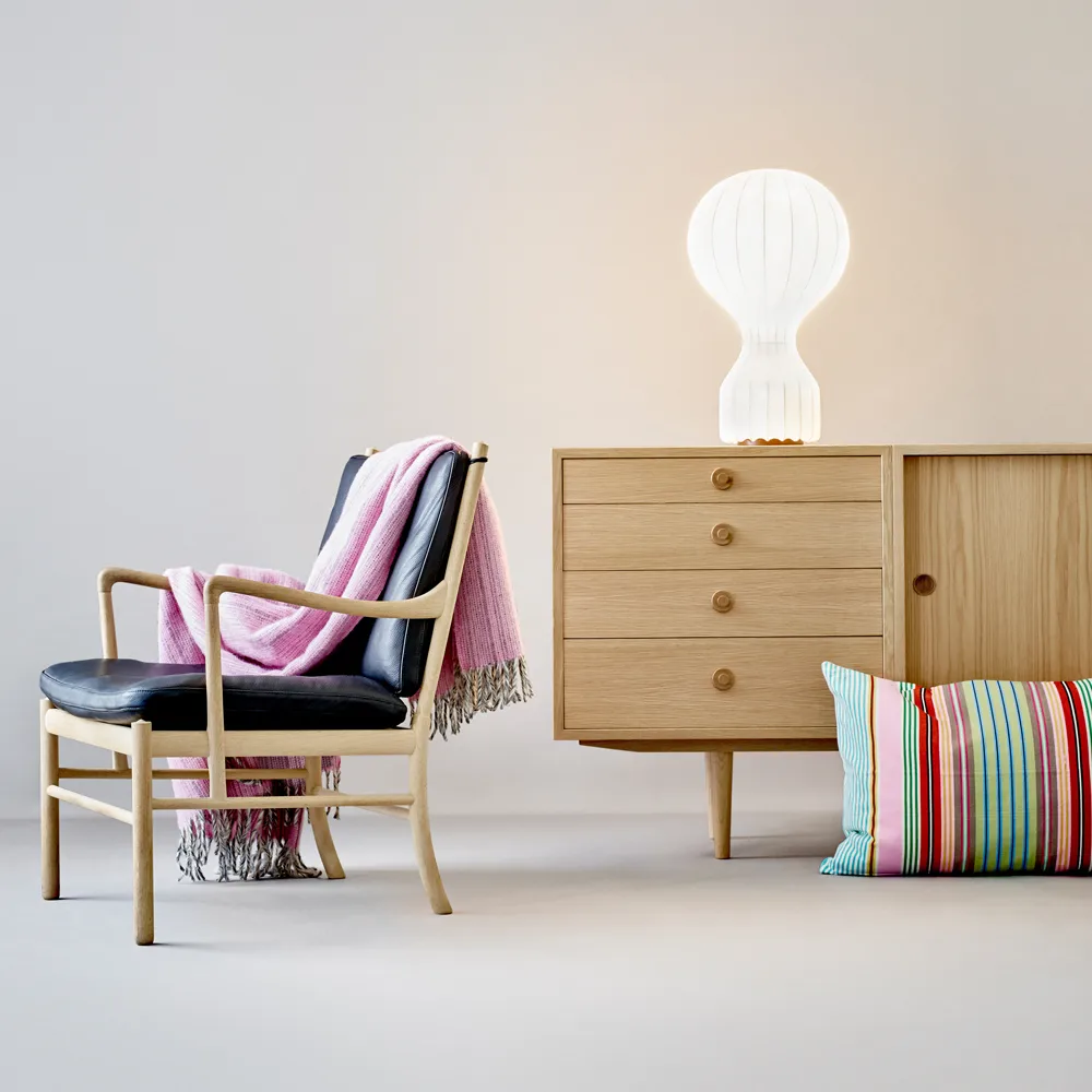 OW149 Colonial chair fåtölj, Thor 301 svart-oljad ek Carl Hansen & Søn