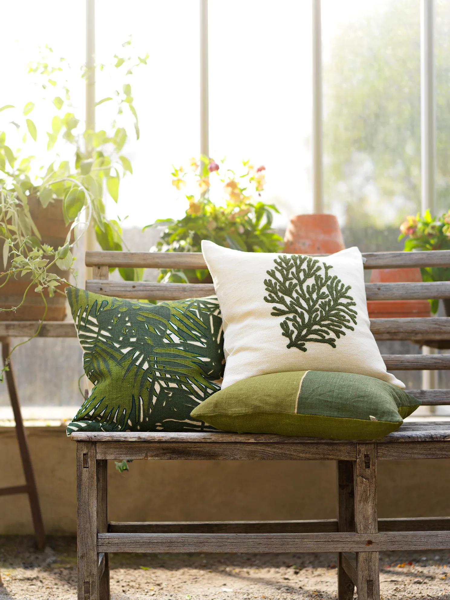 Coral kuddfodral 50x50 cm, Cactus green Chhatwal & Jonsson