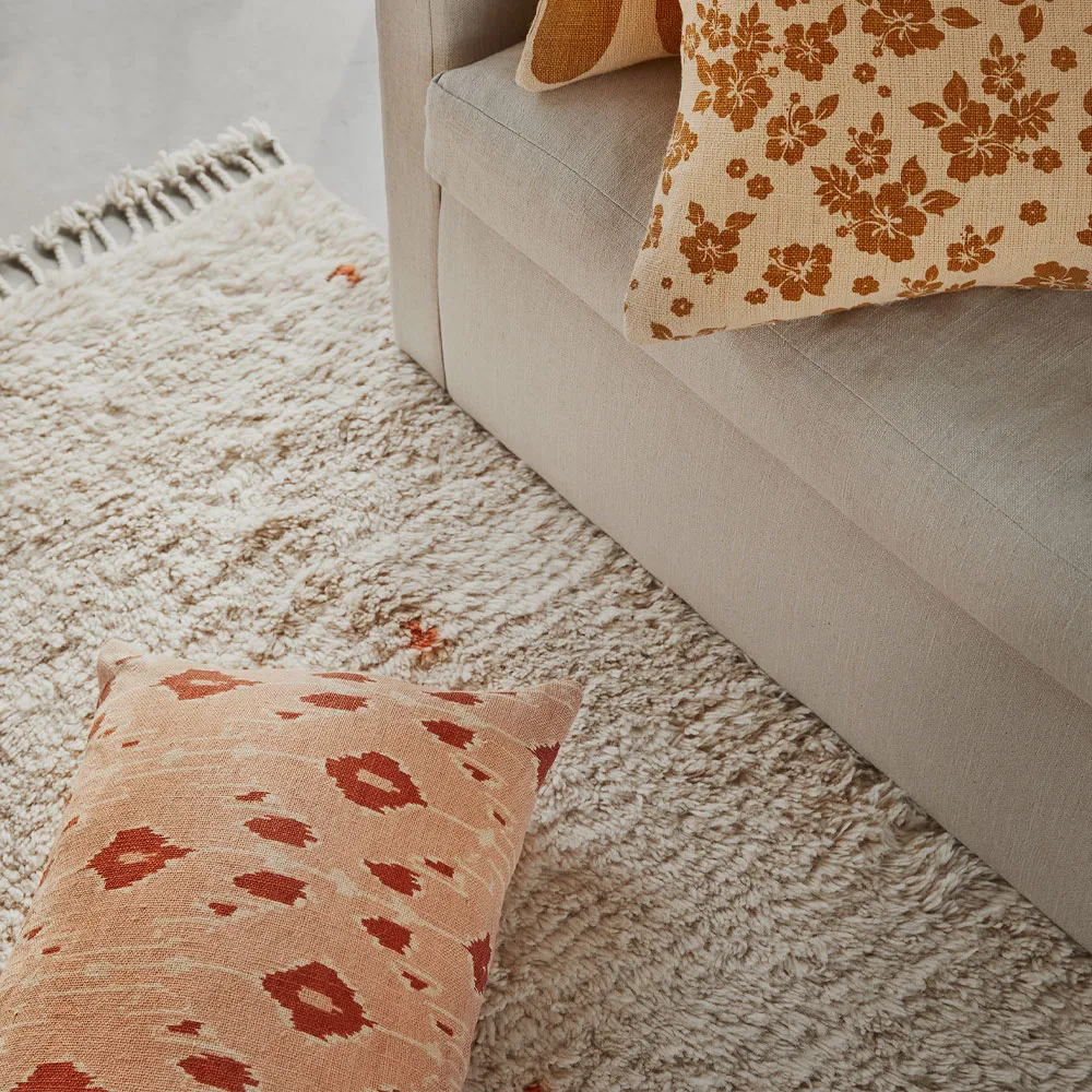 Ikat Goa kuddfodral, Light beige/rose/apricot-40 cm Chhatwal & Jonsson