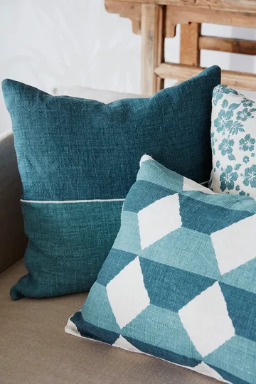 Indu kuddfodral 50x50 cm - Off white-heaven blue - Chhatwal & Jonsson