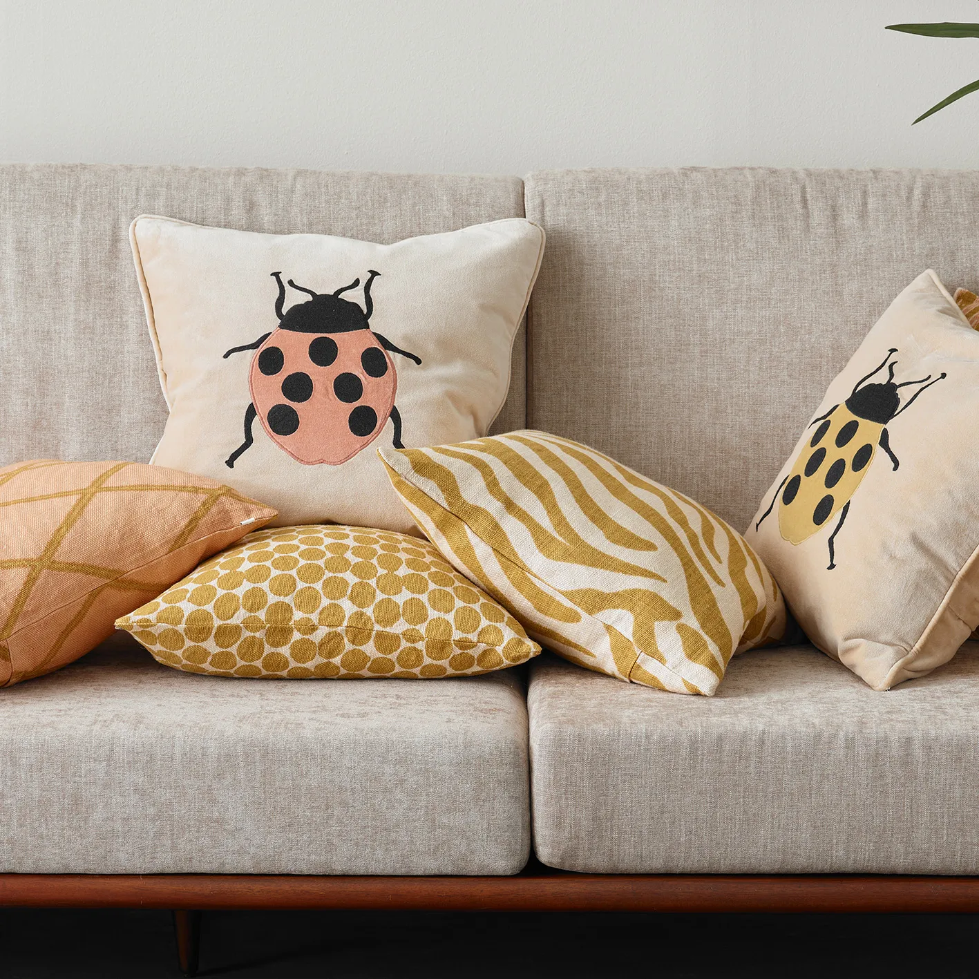 Zebra kuddfodral 40x60 cm, Spicy yellow Chhatwal & Jonsson