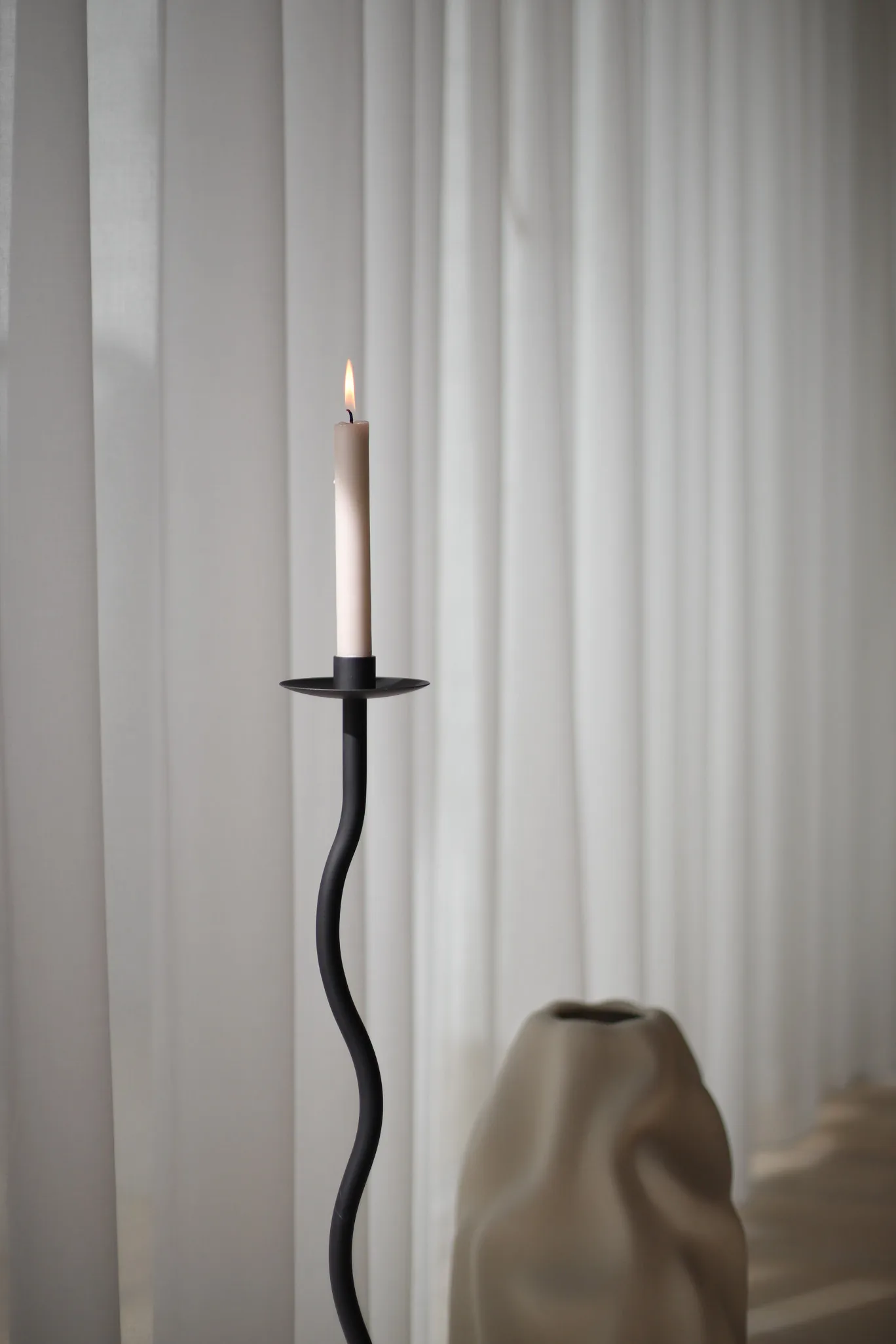 Curved ljusstake 75 cm, Black Cooee Design