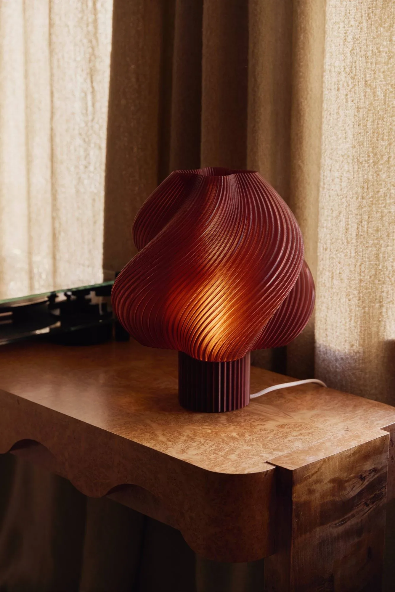 Soft Serve bordslampa, Cherry, Grande, 34 cm Crème Atelier