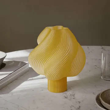 Soft Serve portabel bordslampa - Limoncello sorbet, 23 cm - Crème Atelier