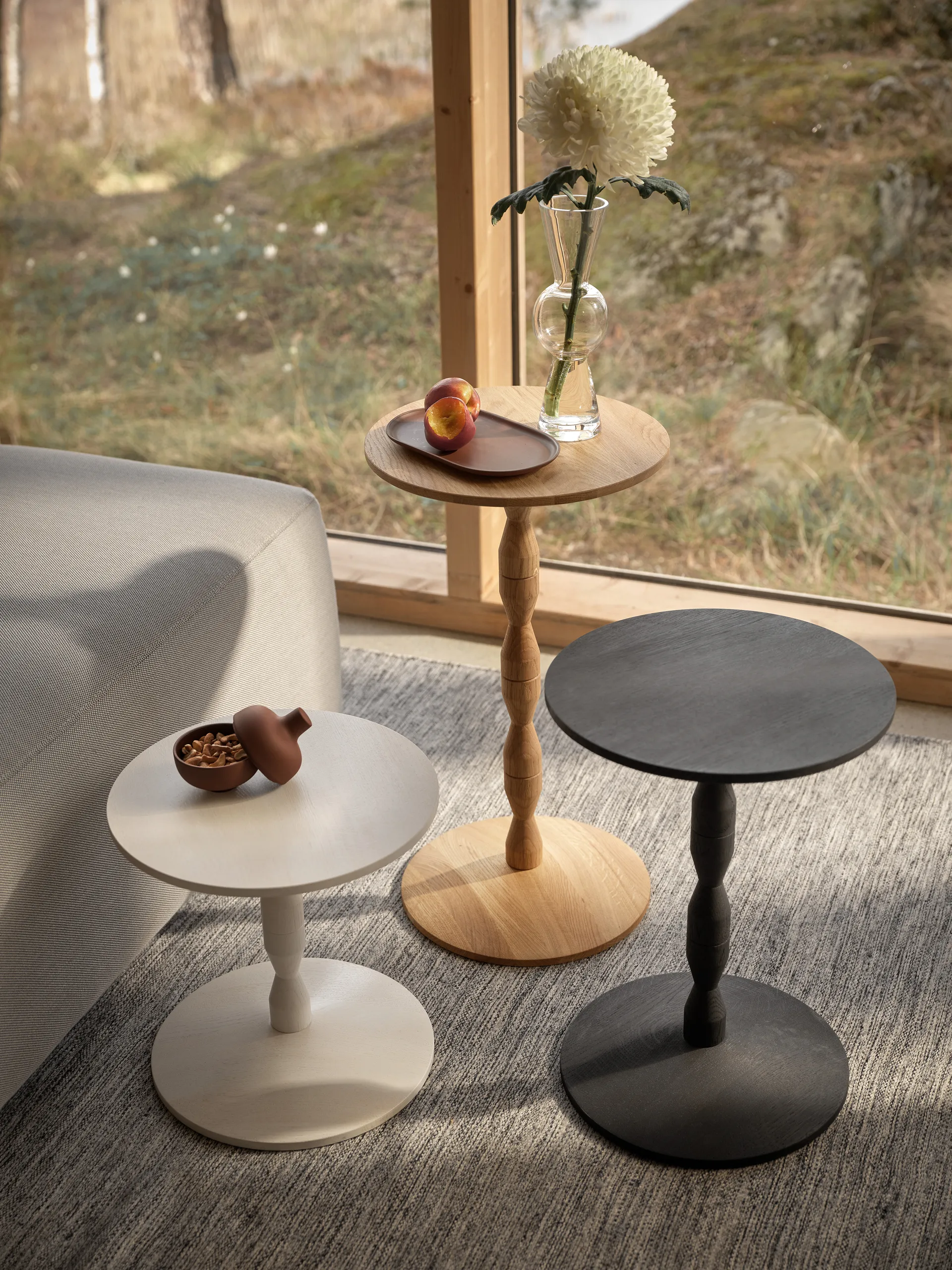 Pedestal bord Ø31x67,5 cm, Stained white grey Design House Stockholm