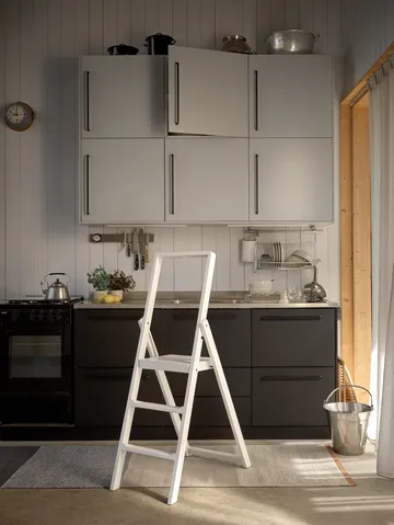 Step stege - Vitbetsad - Design House Stockholm