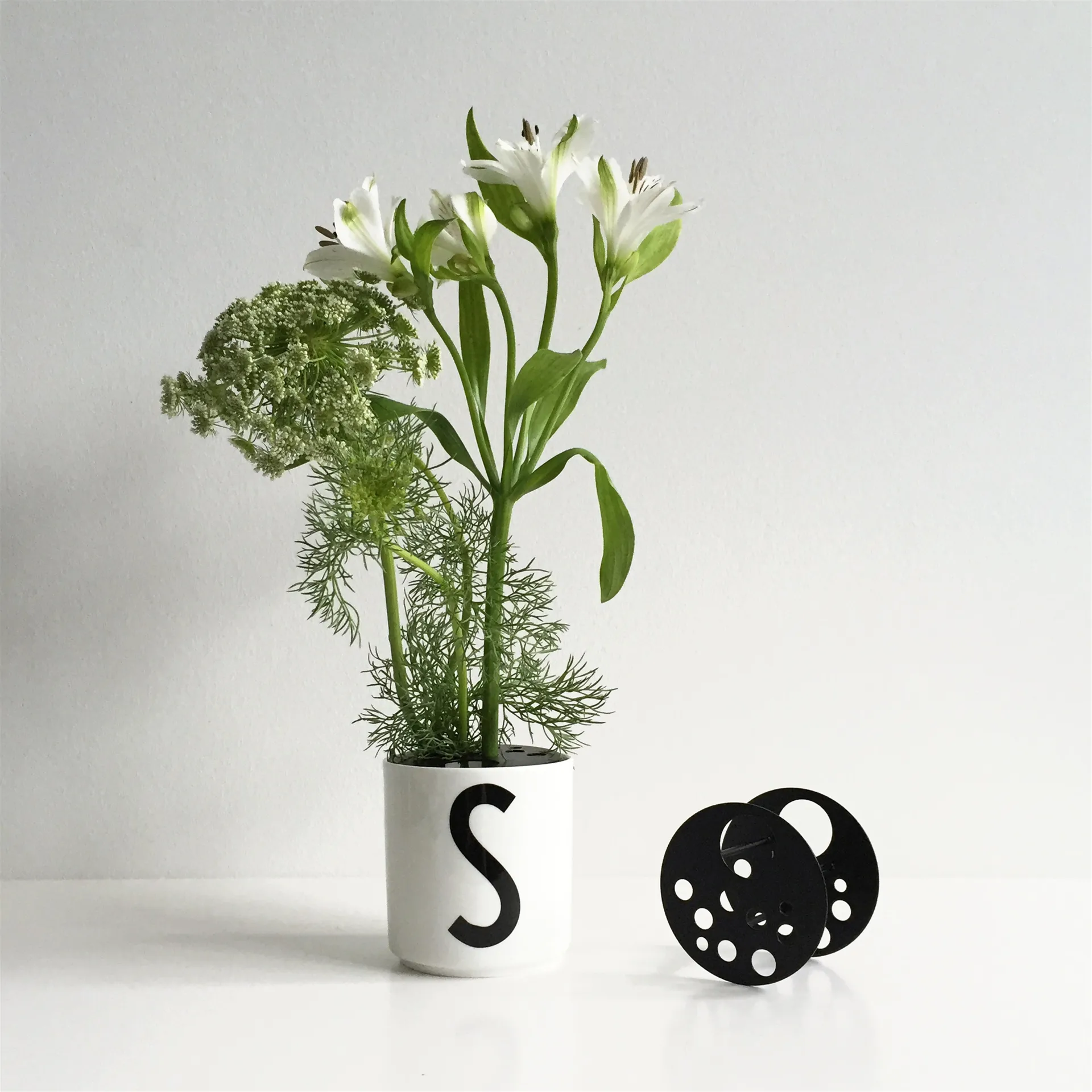 Design Letters blomhållare Ø6.7 cm, svart Design Letters