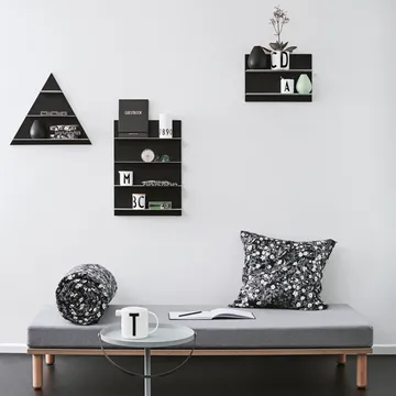 Design Letters hylla Triangle - svart - Design Letters