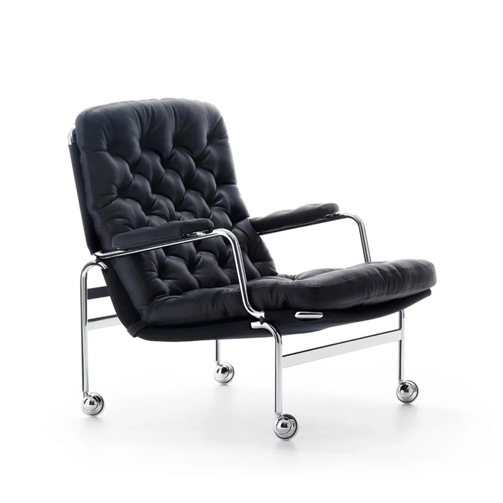 Karin 73 fåtölj, läder dakota 88 svart-plain 88 Dux