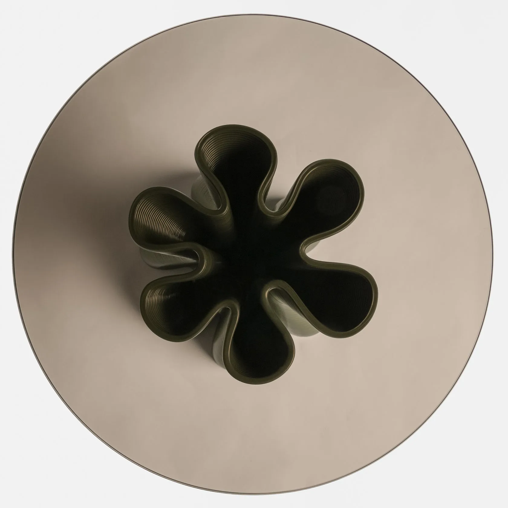 Anemone sidobord Ø50 cm, Olive Ekbacken Studios