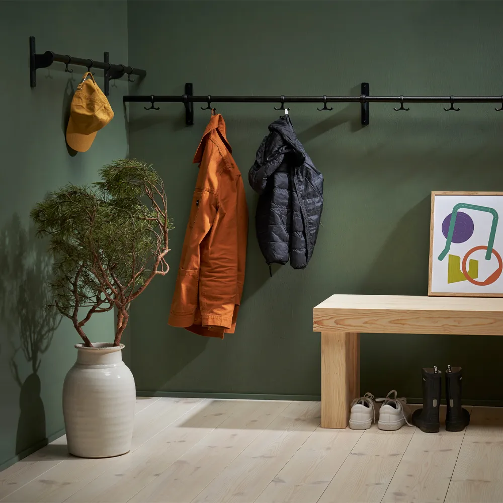 Nostalgi kroklist, Mässing-svart stativ Essem Design