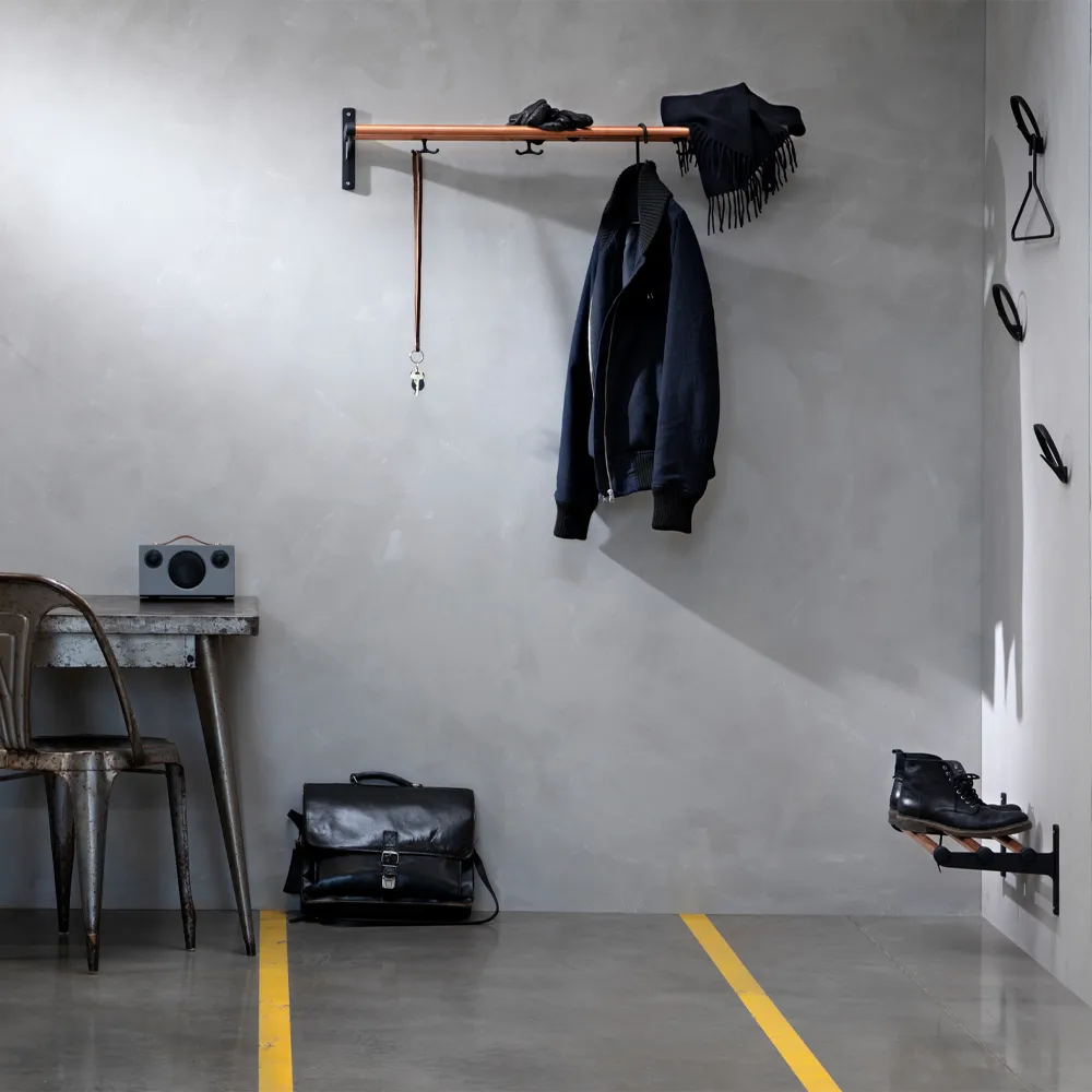 Nostalgi Sko- eller hatthylla, aluminium, svart stativ Essem Design