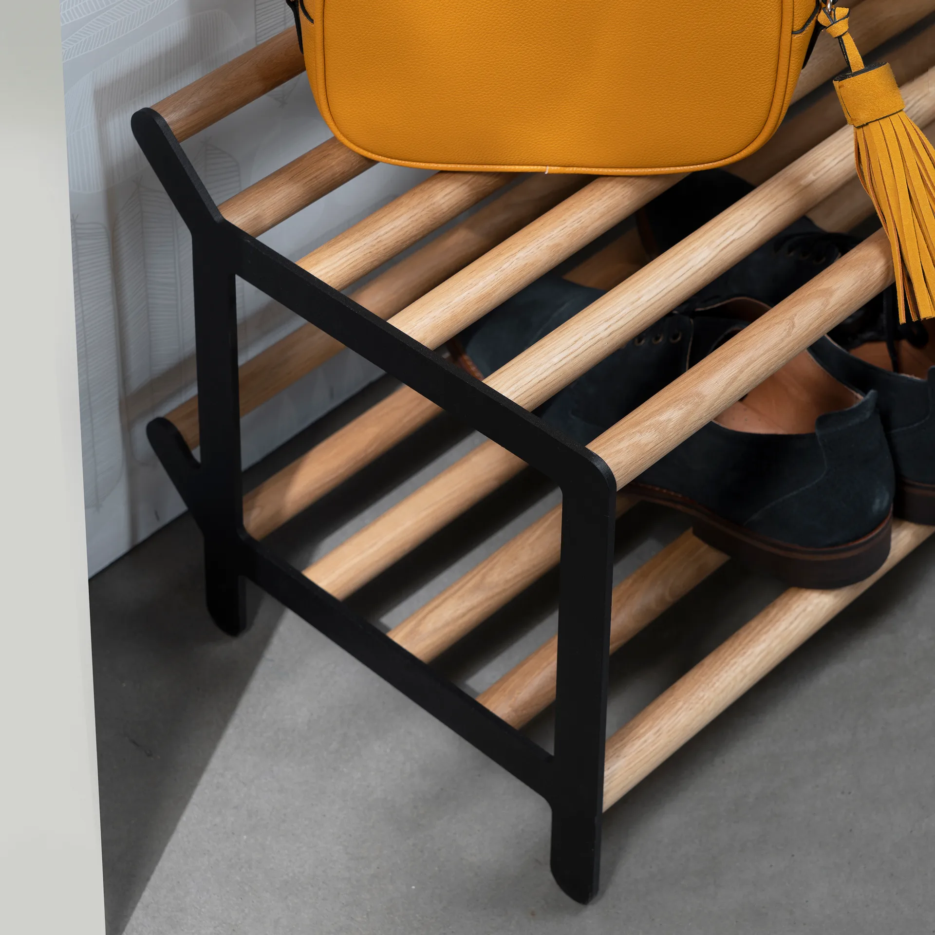 Tamburin skohylla 100 cm, Ek-svart Essem Design