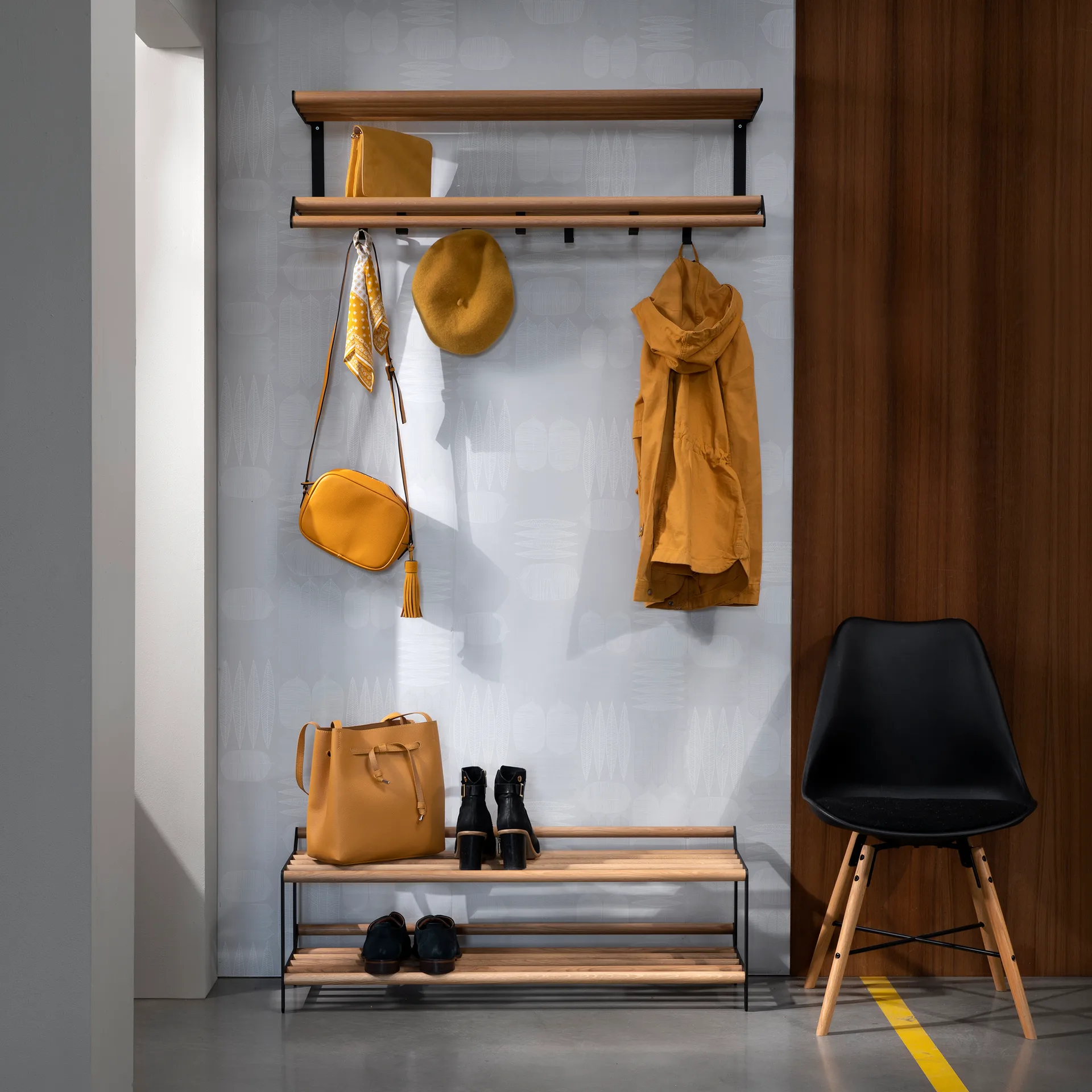 Tamburin skohylla 100 cm, Ek-svart Essem Design