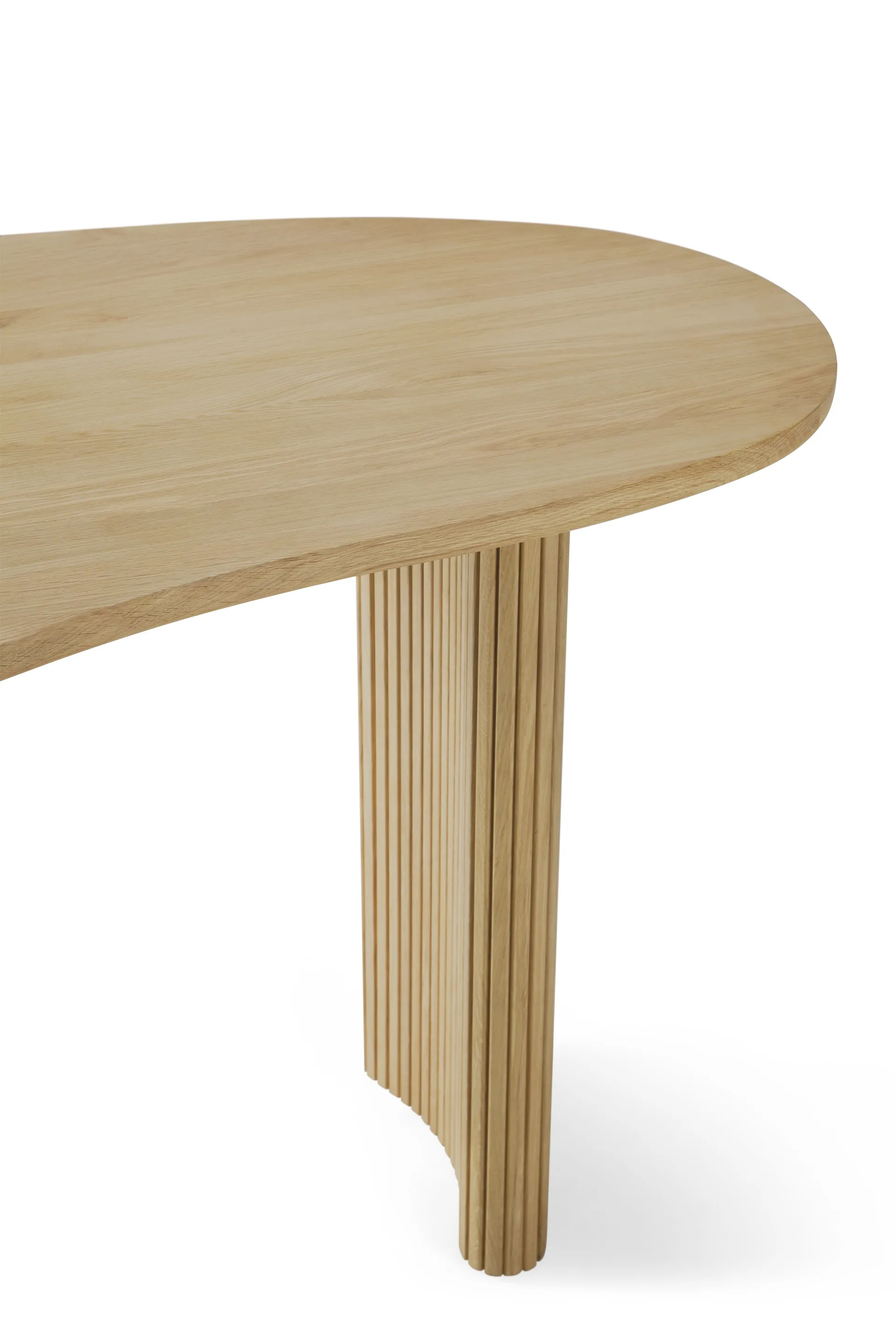Boomerang skrivbord, Lackerad ek, 160x83x76 cm Ethnicraft