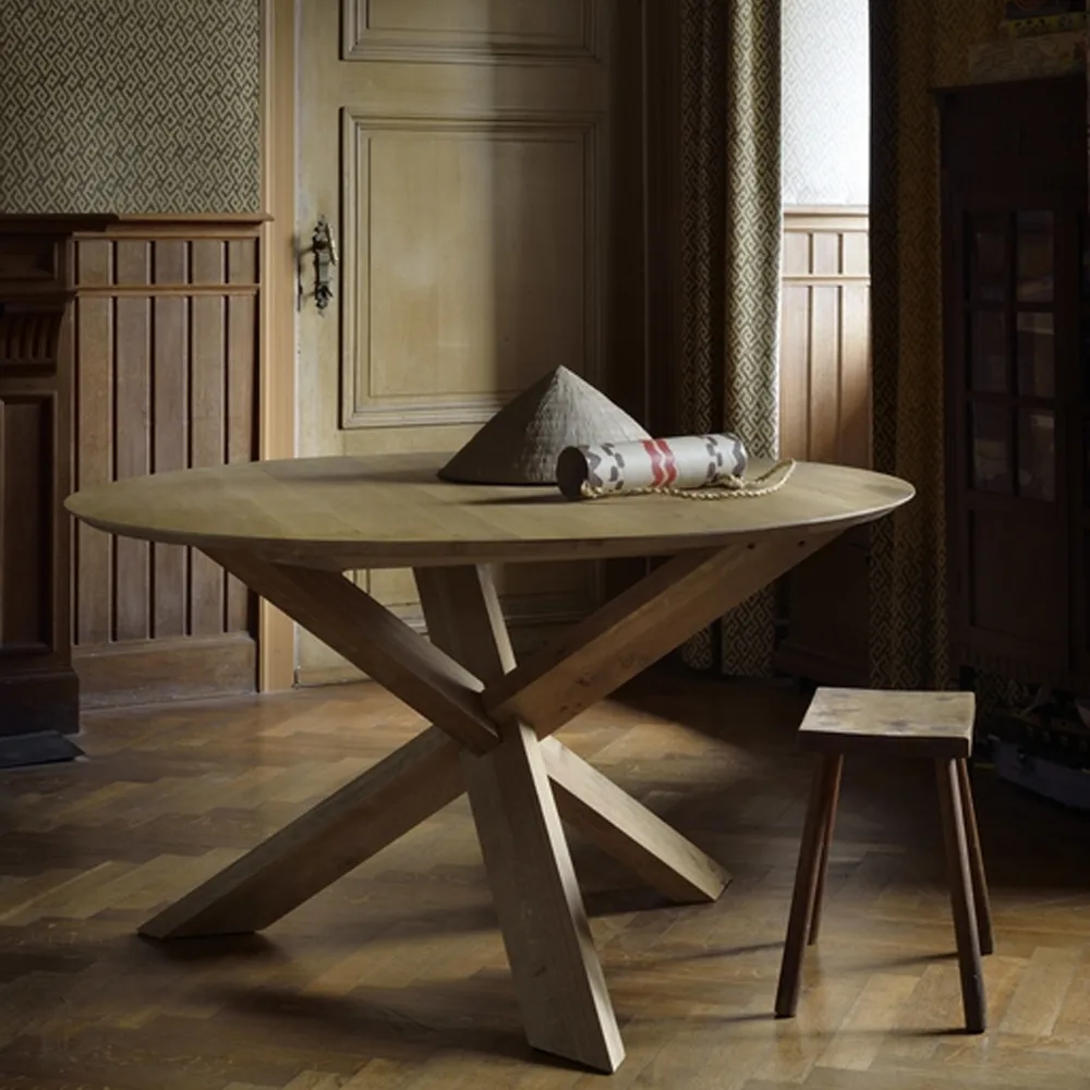 Circle matbord, Ek lack ø136cm Ethnicraft