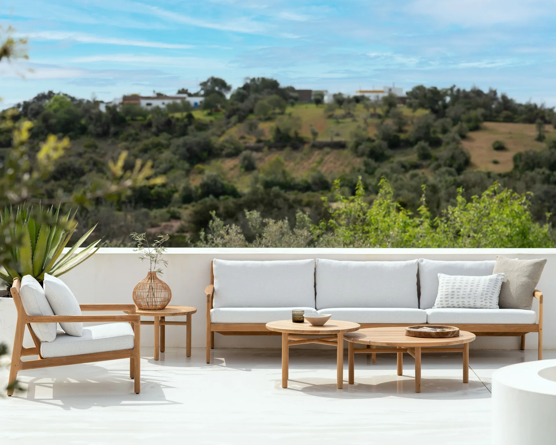 Quatro outdoor soffbord teak, Ø59 cm Ethnicraft