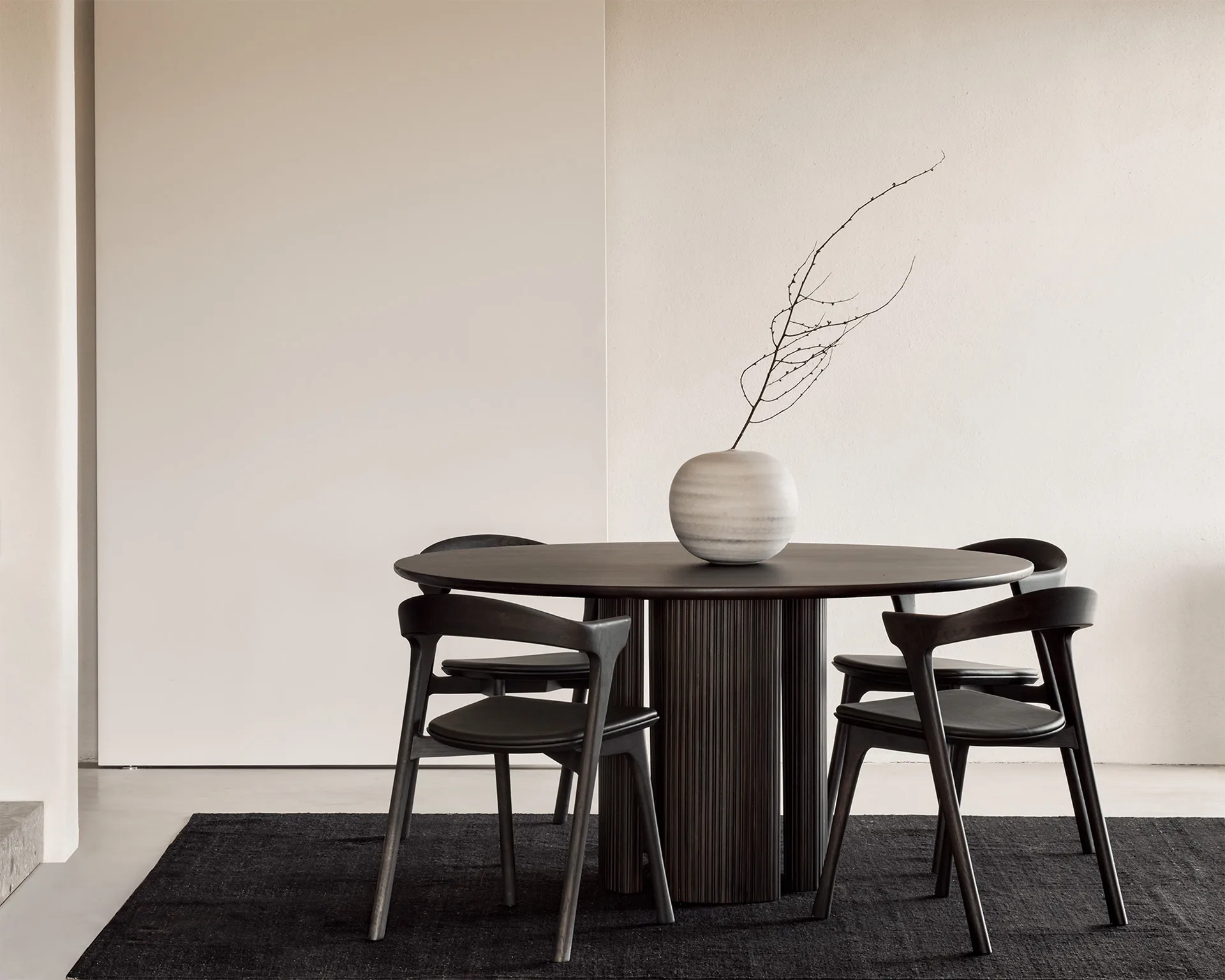Roller Max matbord, Mörkbrunbetsad mahogny, Ø150 cm Ethnicraft