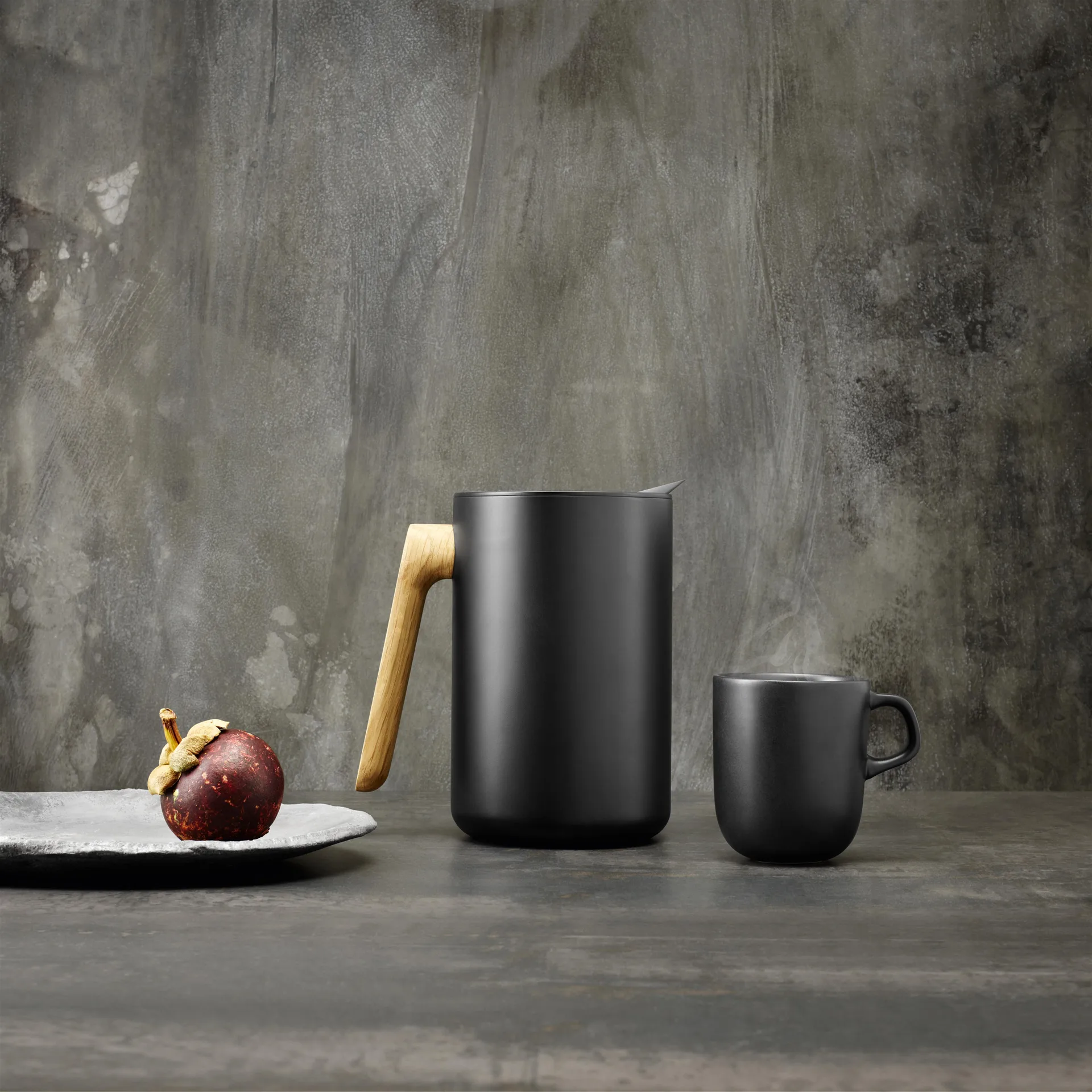 Nordic Kitchen termoskanna 1 L, Svart Eva Solo