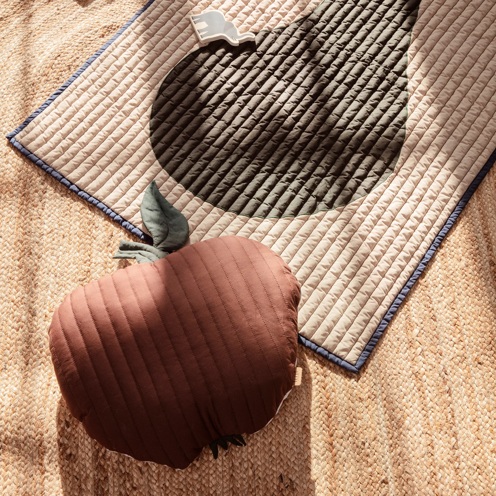 Apple kudde 45x49 cm, Cinnamon Ferm Living