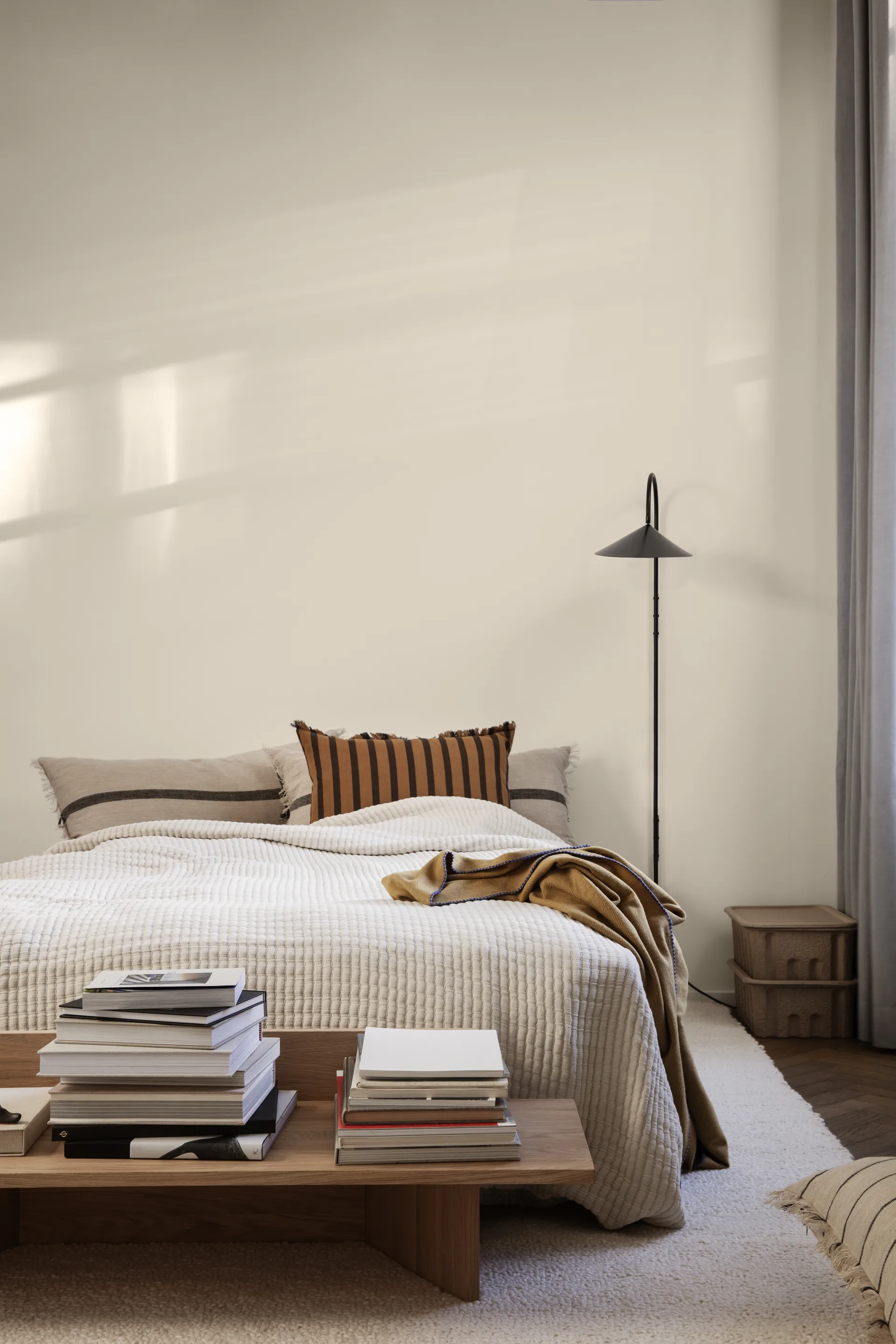 Arum swivel tall vägglampa, Black Ferm Living