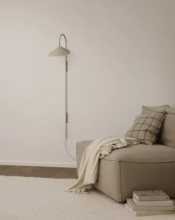 Arum swivel tall vägglampa - Cashmere - Ferm Living