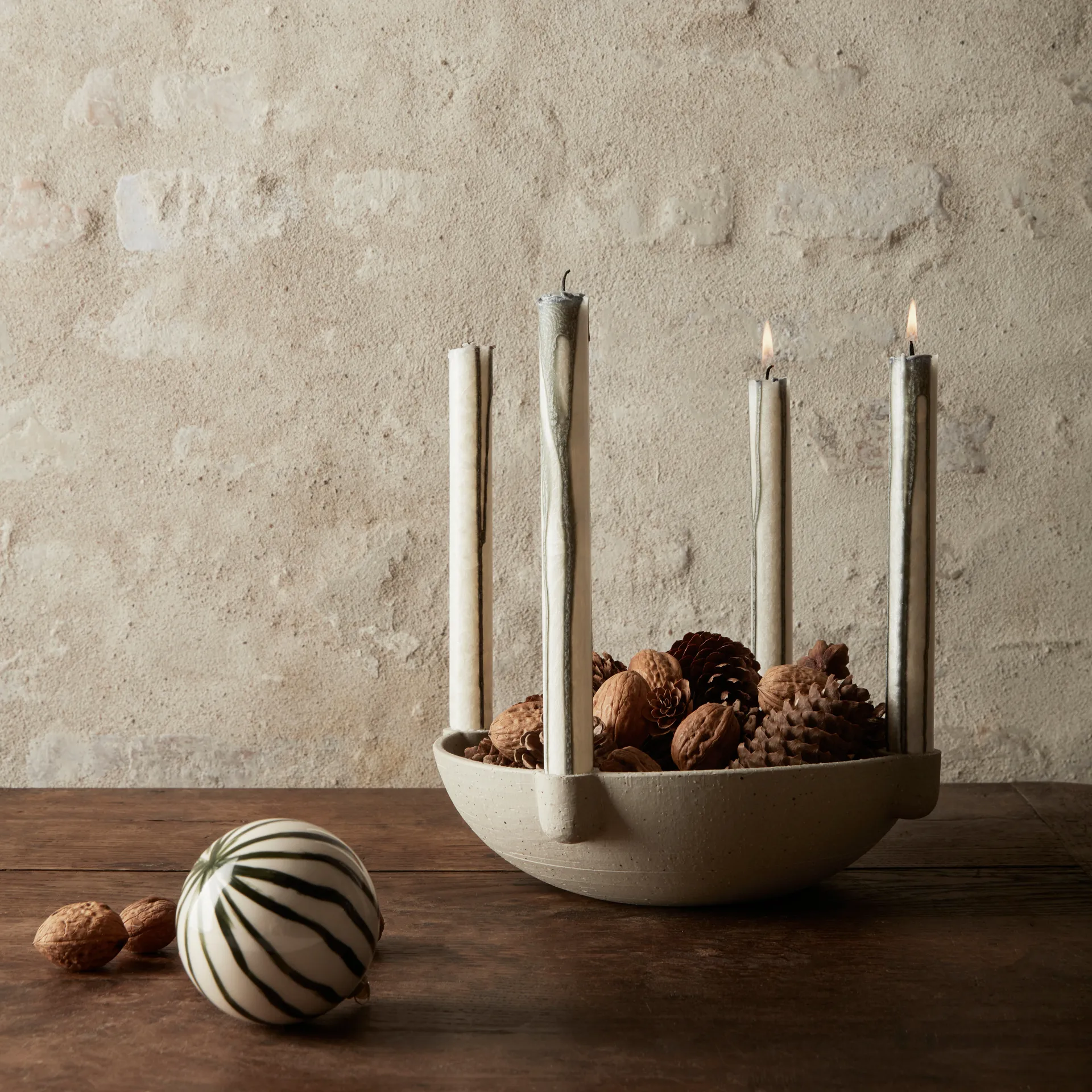 Bowl adventsljusstake keramik large Ø27 cm, Ljusgrå Ferm Living