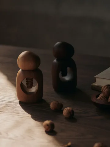 Cairn nötknäckare - Dark Brown - Ferm Living