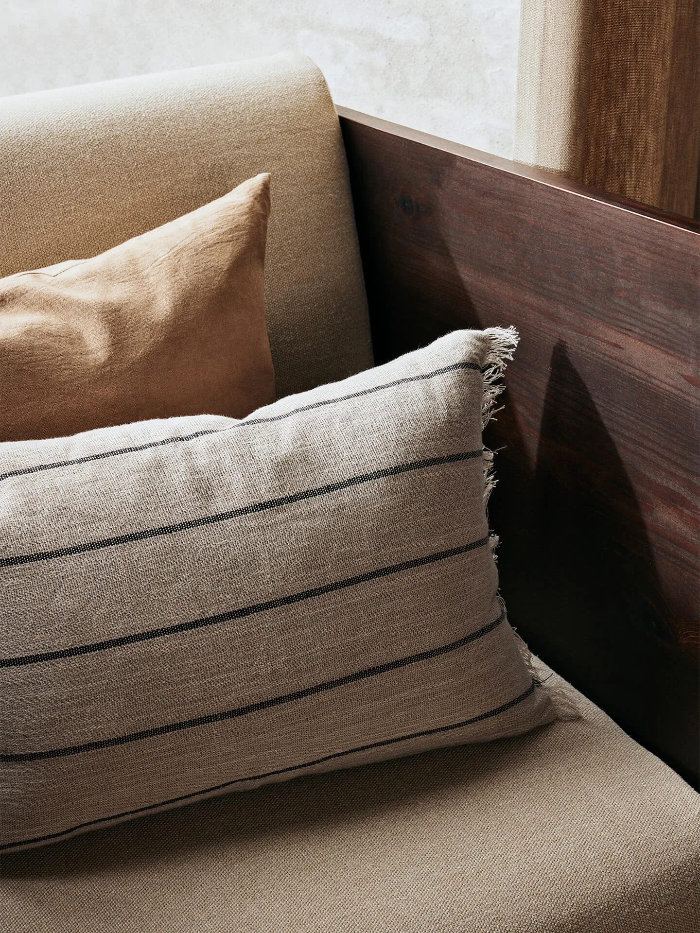 Calm kuddfodral 40x60 cm, Camel-Black Ferm Living