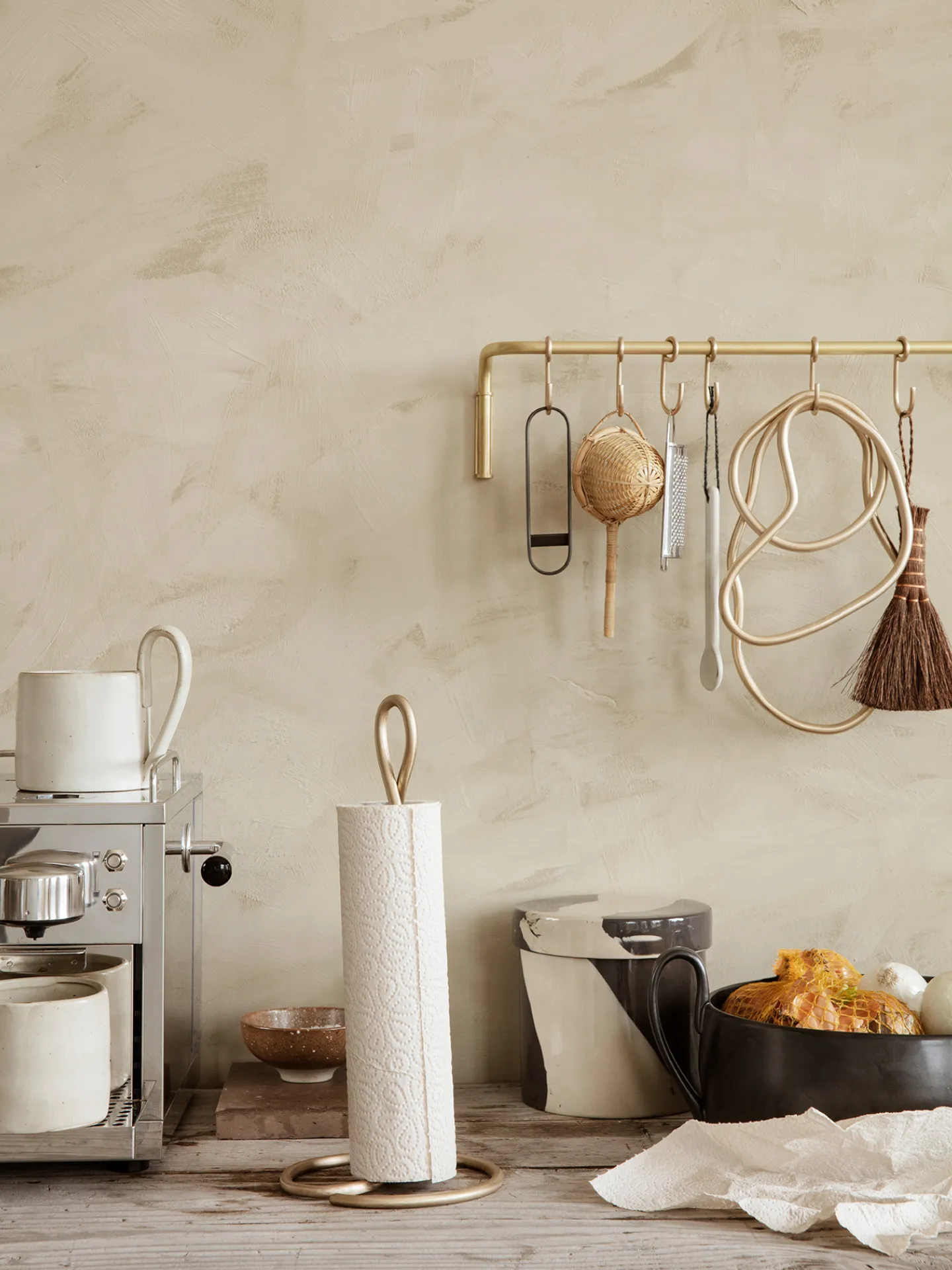Curvature hushållspappershållare, Mässing Ferm Living