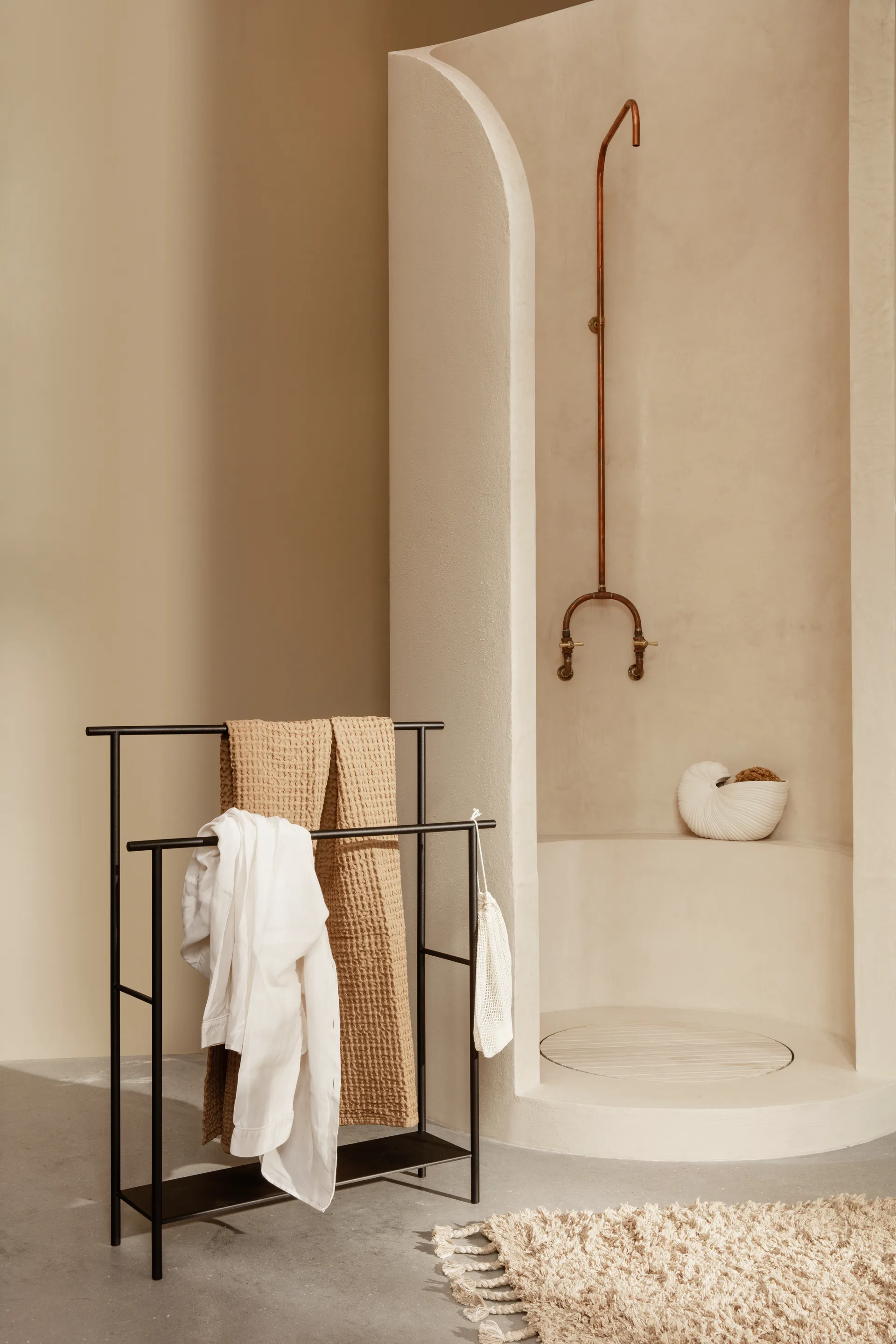 Dora badrumshylla, Black Ferm Living