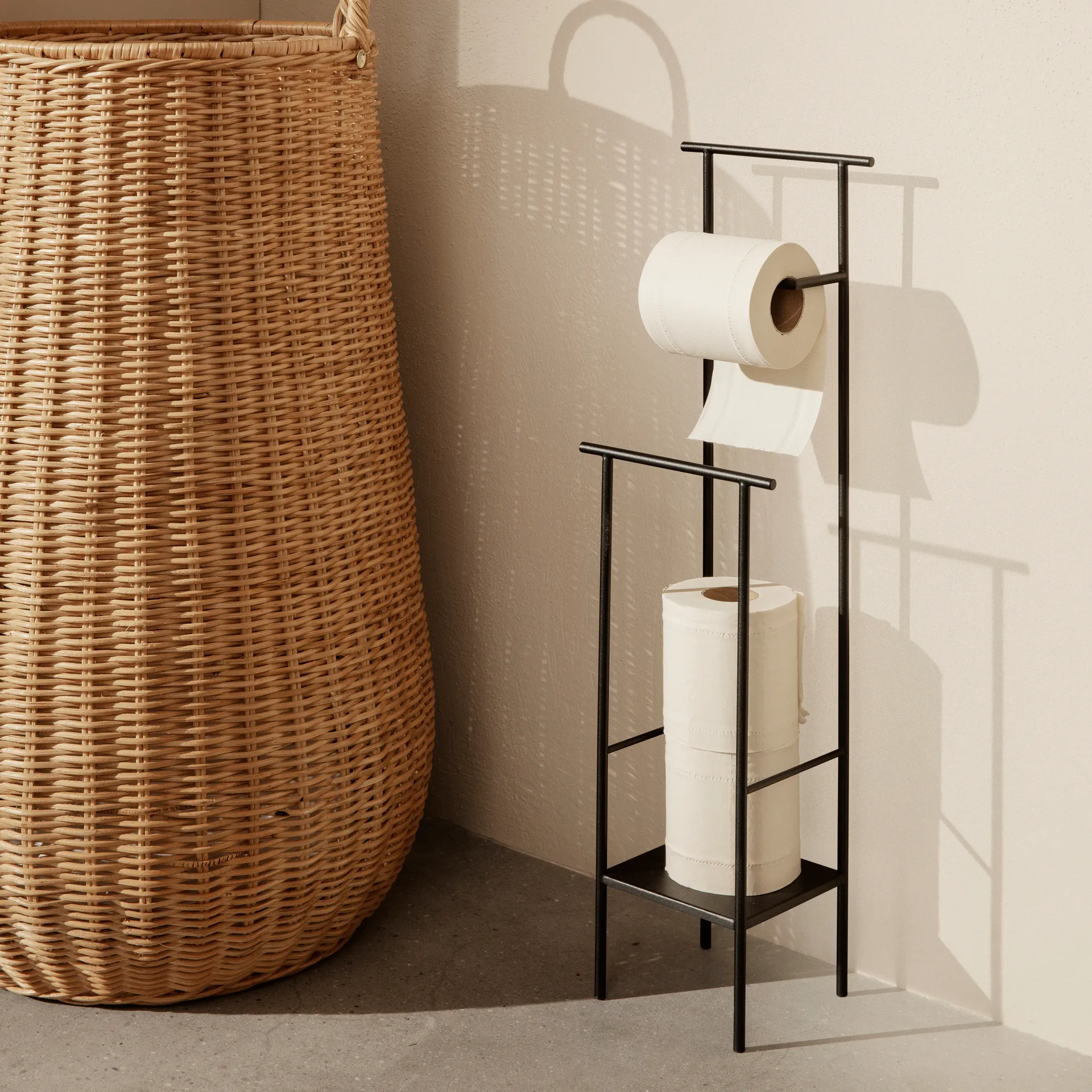 Dora toalettpappershållare, Black Ferm Living