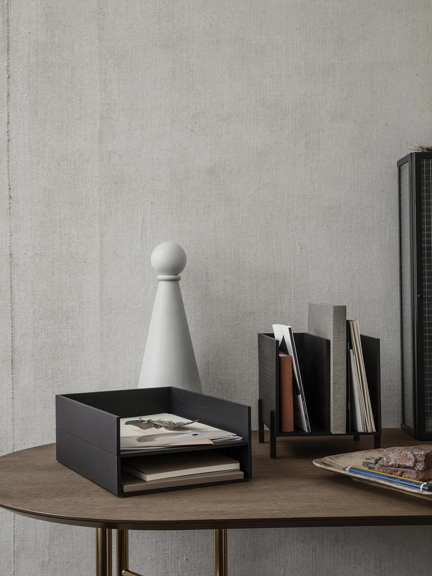 Ferm Living brevkorg, Mörkbetsad ask Ferm Living