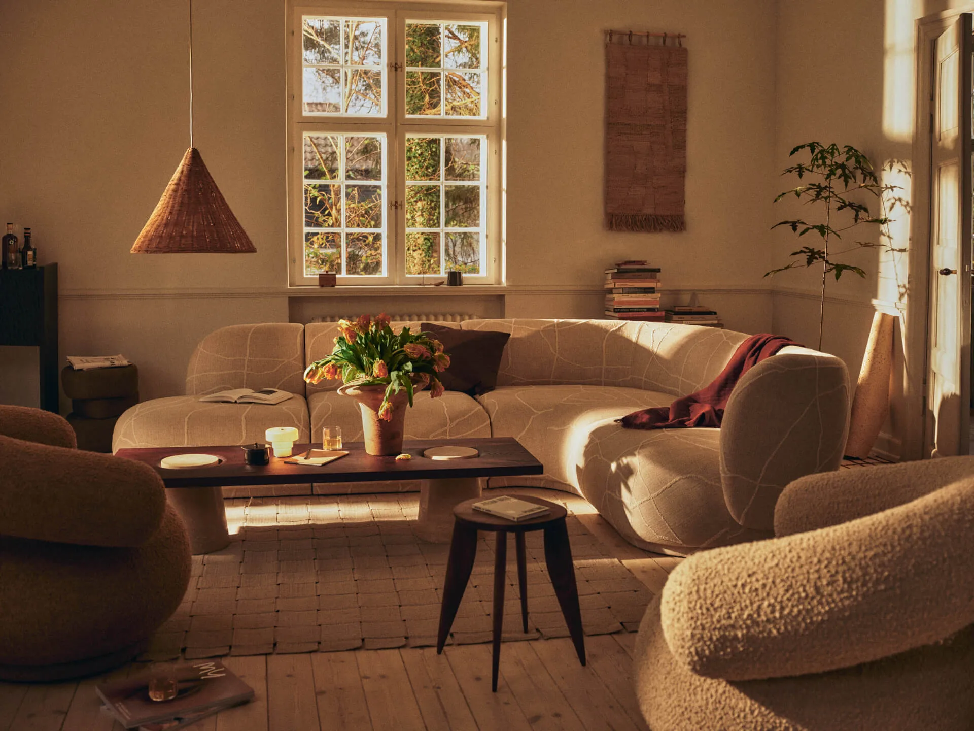 Feve sidobord, Valnöt, 42x42x45 cm Ferm Living