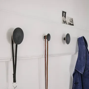 Flat Circle krok svart-mässing - Ø4 cm - Ferm Living