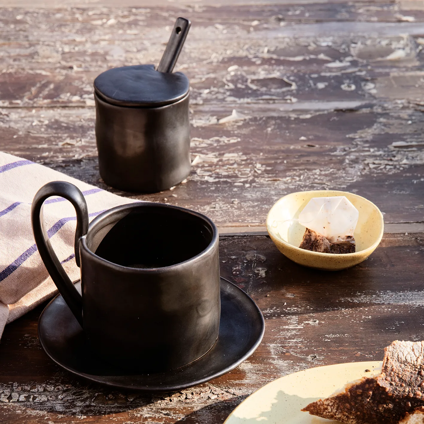 Flow mugg 36 cl, Svart Ferm Living