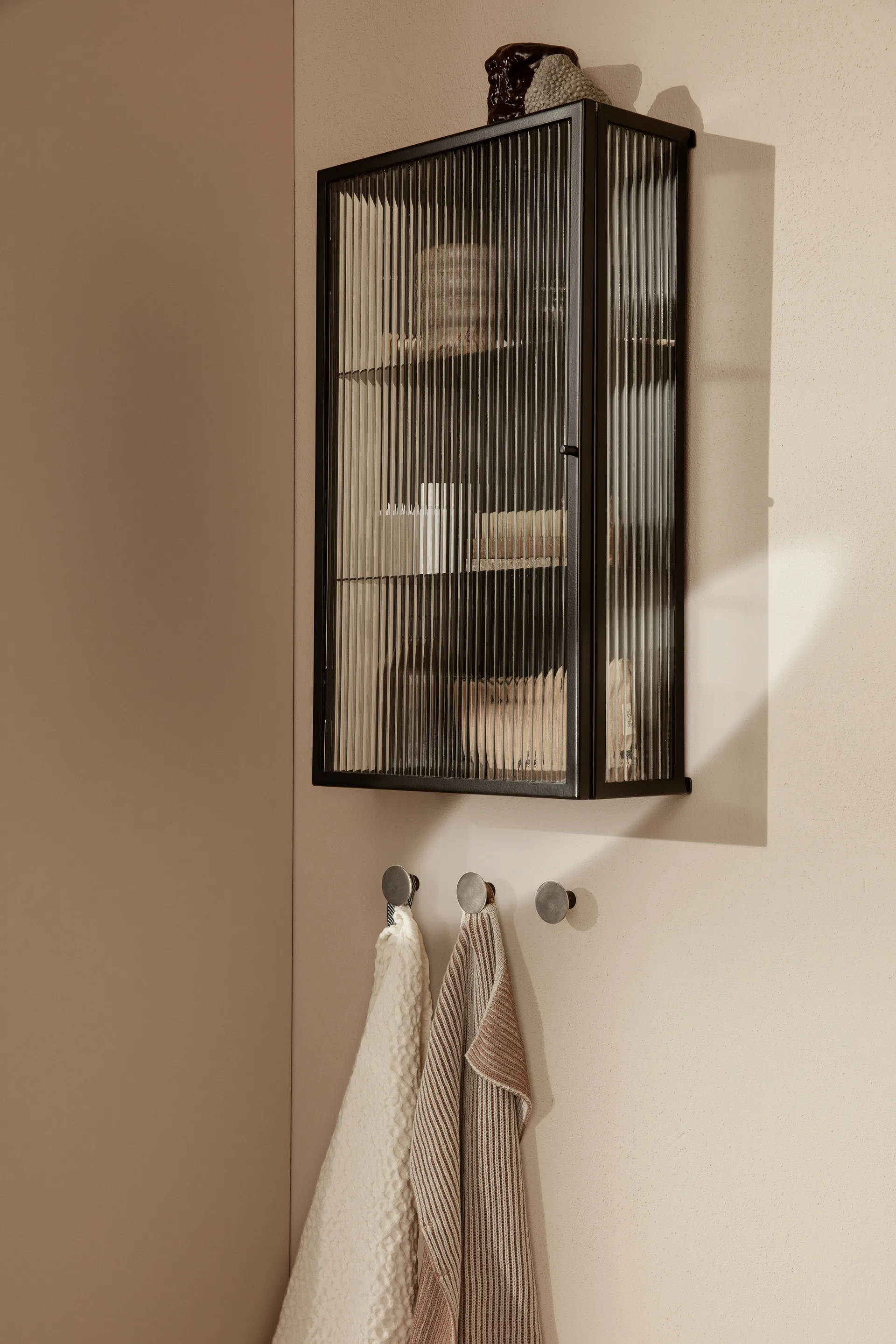 Haze väggskåp, Svart Ferm Living