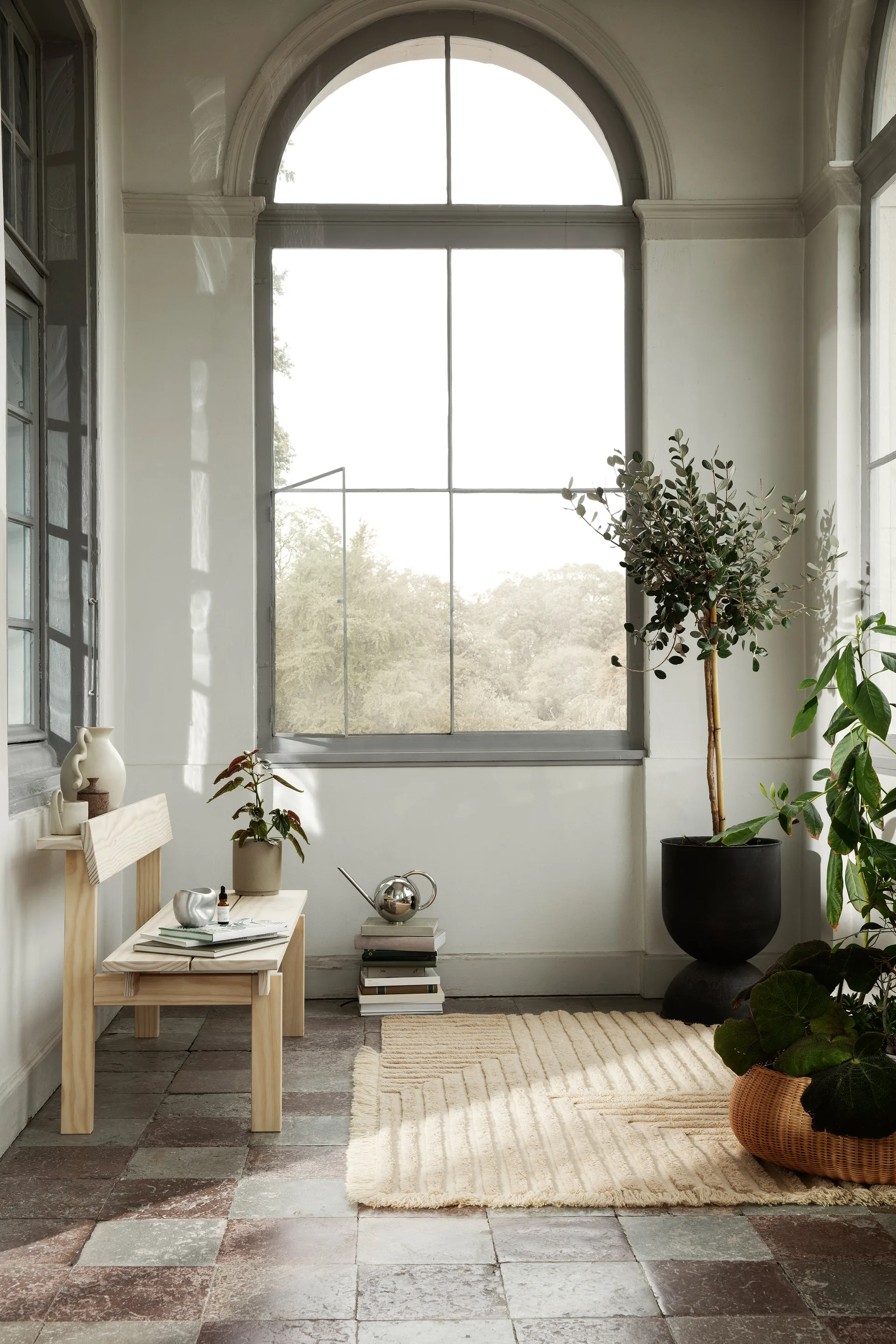 Hourglass kruka medium Ø40 cm, Svart-mörkgrå Ferm Living