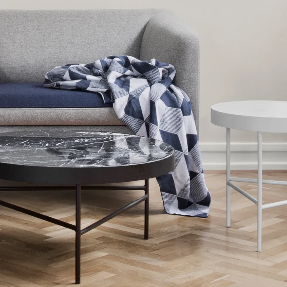 Marble Table soffbord, Marmor svart, medium, svart stativ Ferm Living