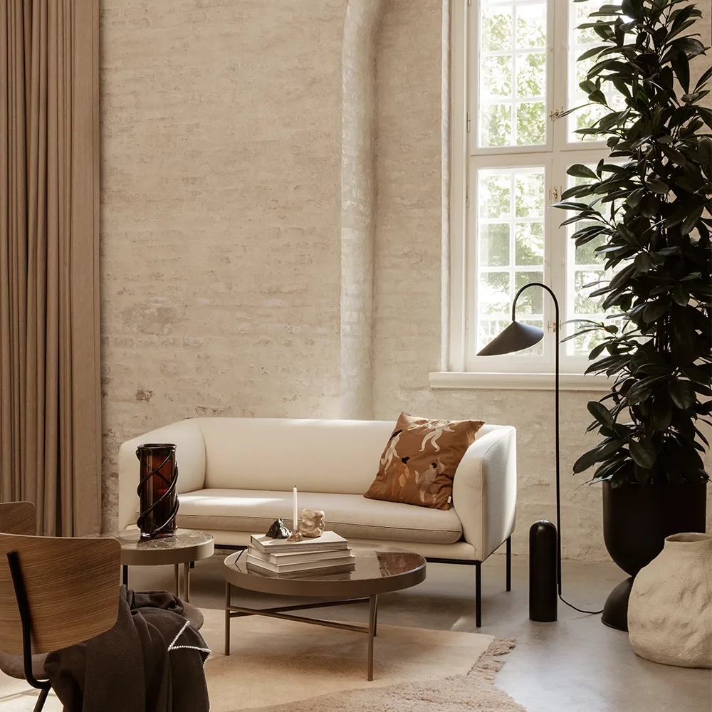 Marble Table soffbord, Marmor svart, medium, svart stativ Ferm Living