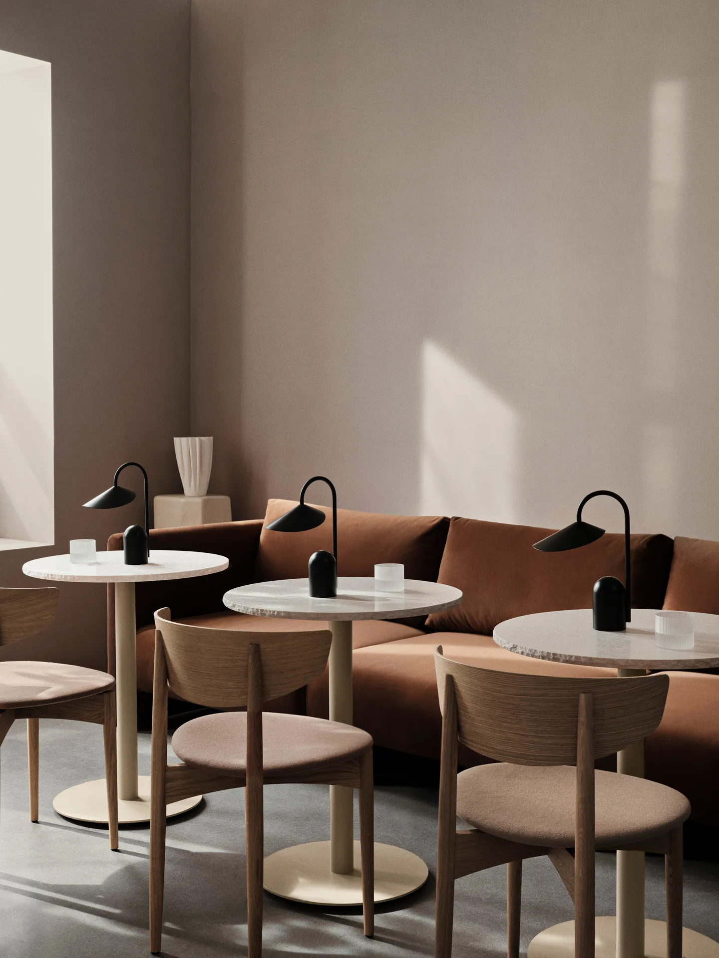 Mineral cafébord, Bianco curia, cashmere Ferm Living