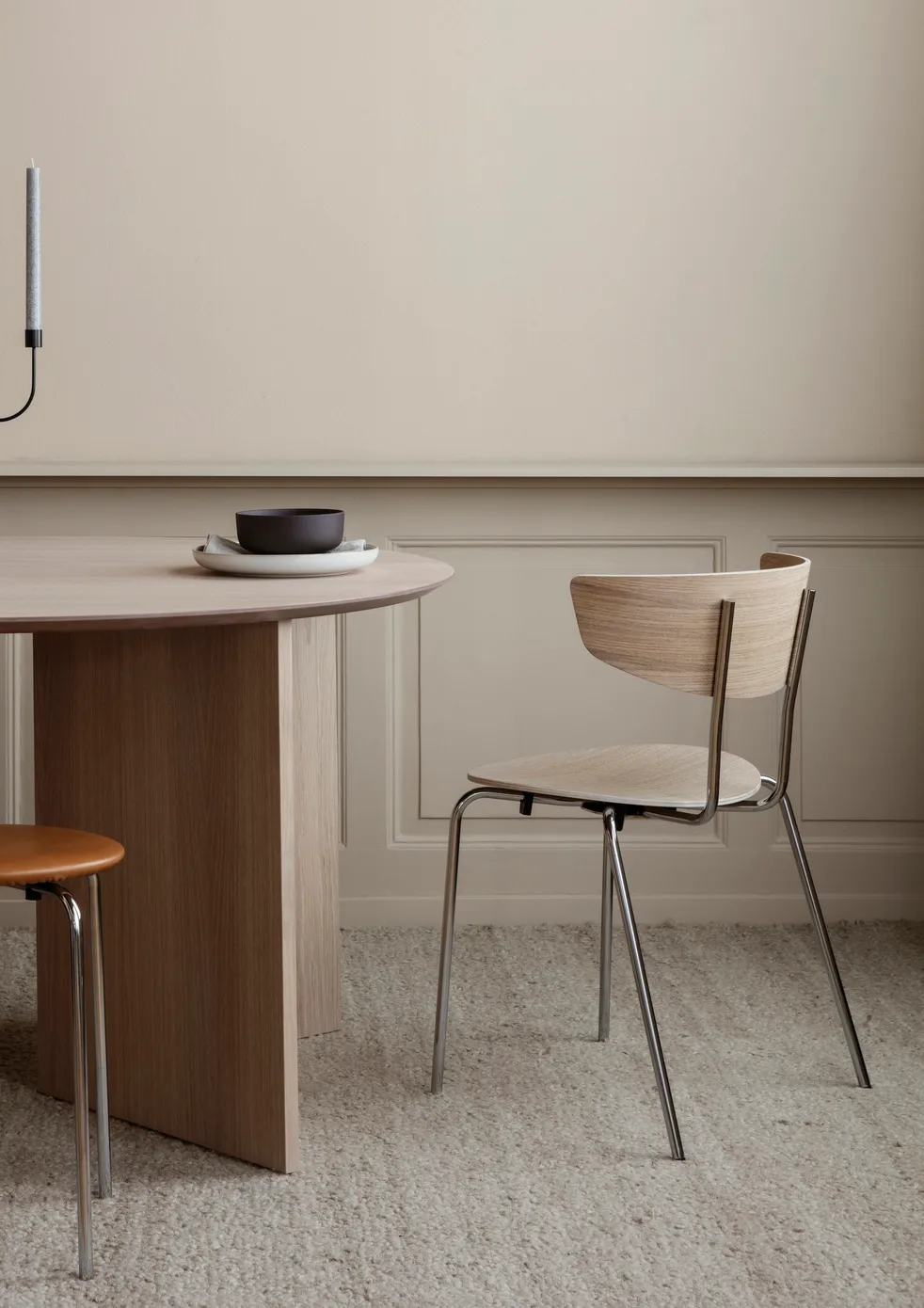 Mingle matbord ovalt, oak natural veneer, vinkelben ek Ferm Living