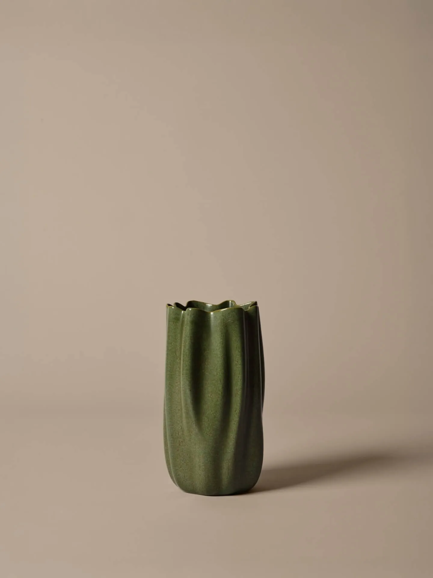 Nium vas, Dark sage, 23 cm Ferm Living